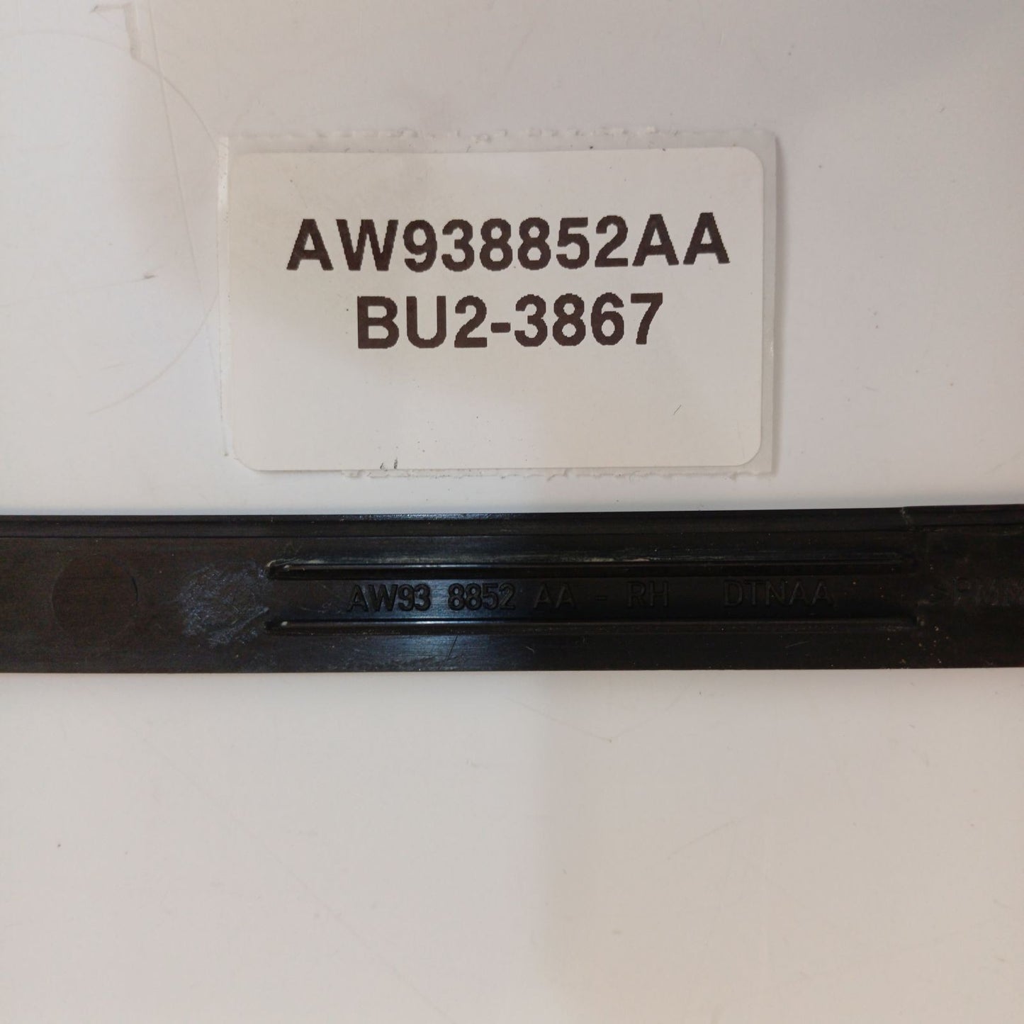 2010-2019 Jaguar XJ WINDSHIELD TRIM MOULDING AW938852AA