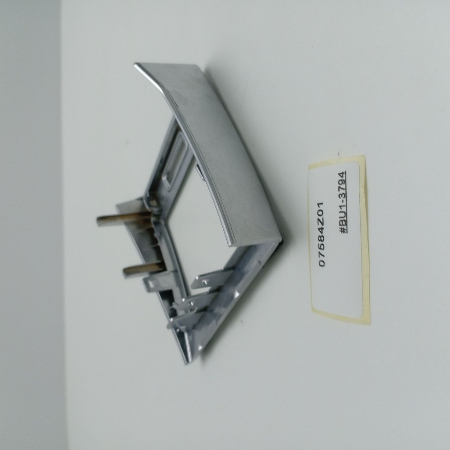 2005-2013 Land Rover Range Rover Sport Vent Trim 07584Z01