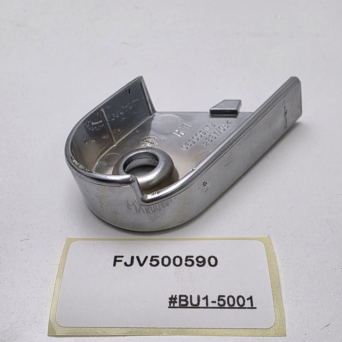 2002-2012 Land Rover Range Rover L322 Console-Lid Hinge FJV500590