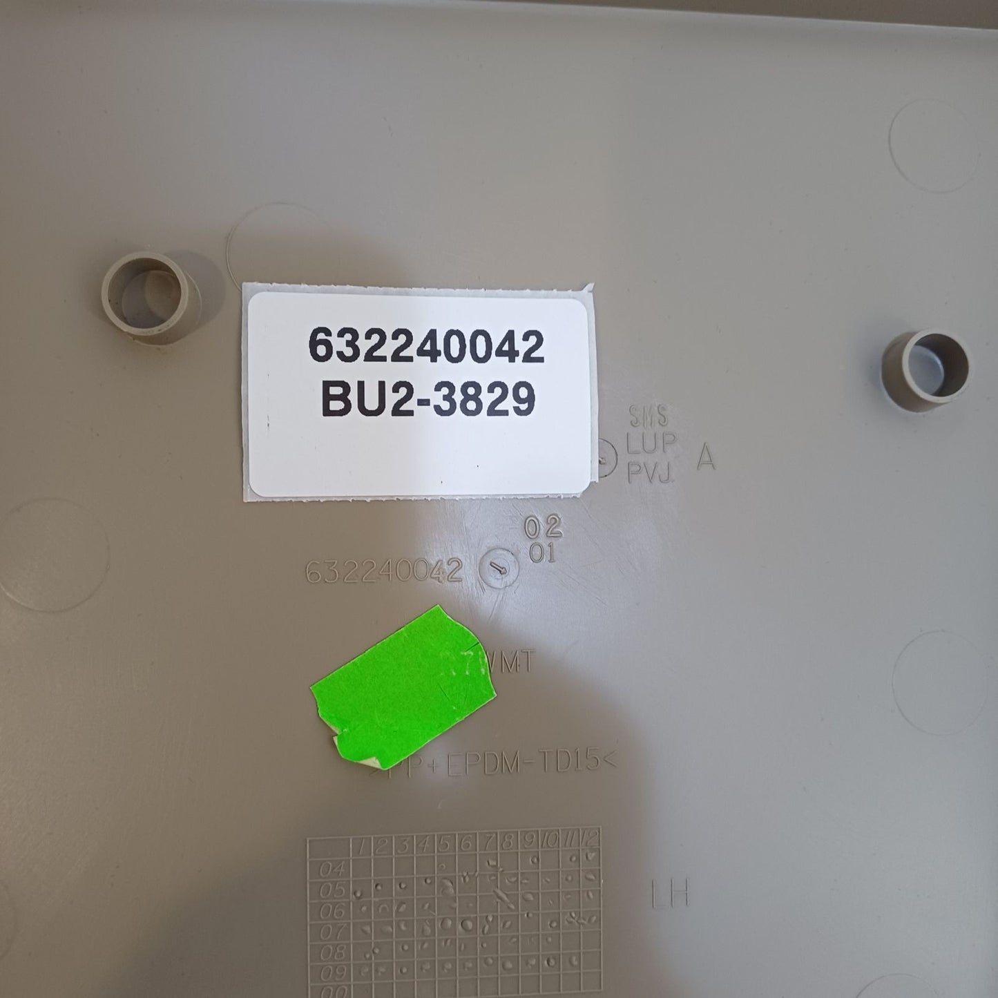 2006-2013 Land Rover Range Rover Sport B PILLAR LOWER TRIM PANEL 632240042