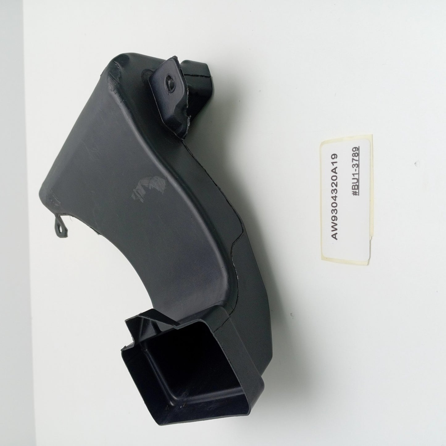 2009-2019 Jaguar XJ X351 CONSOLE AIR INTAKE AW9304320A19