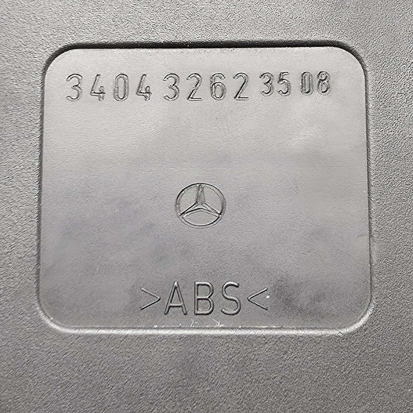 2011-2015 Mercedes-Benz C300 Rear Right Side Seat Belt Buckle 34043262