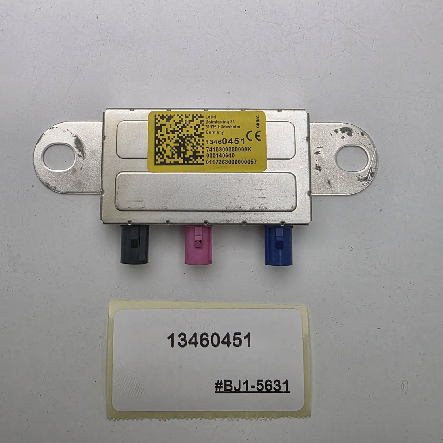 2017-2018 Chevrolet Suburban Navigation Signal Splitter 13460451