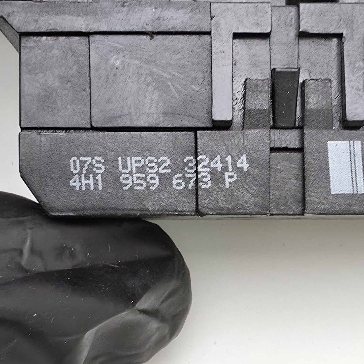 2011-2018 Audi S8 Dashboard Air Vent Adapter 4H0820911C