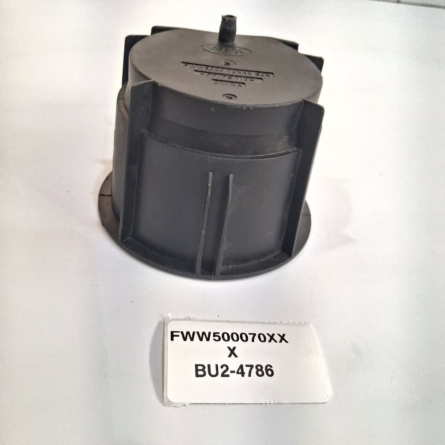 2005-2009 Land Rover Discovery 3 Center Console Rear Cup Holder FWW500070XXX
