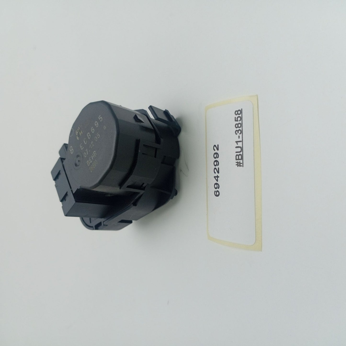 2004-2010 BMW E61 Right Footwell Flap Actuator 6942992