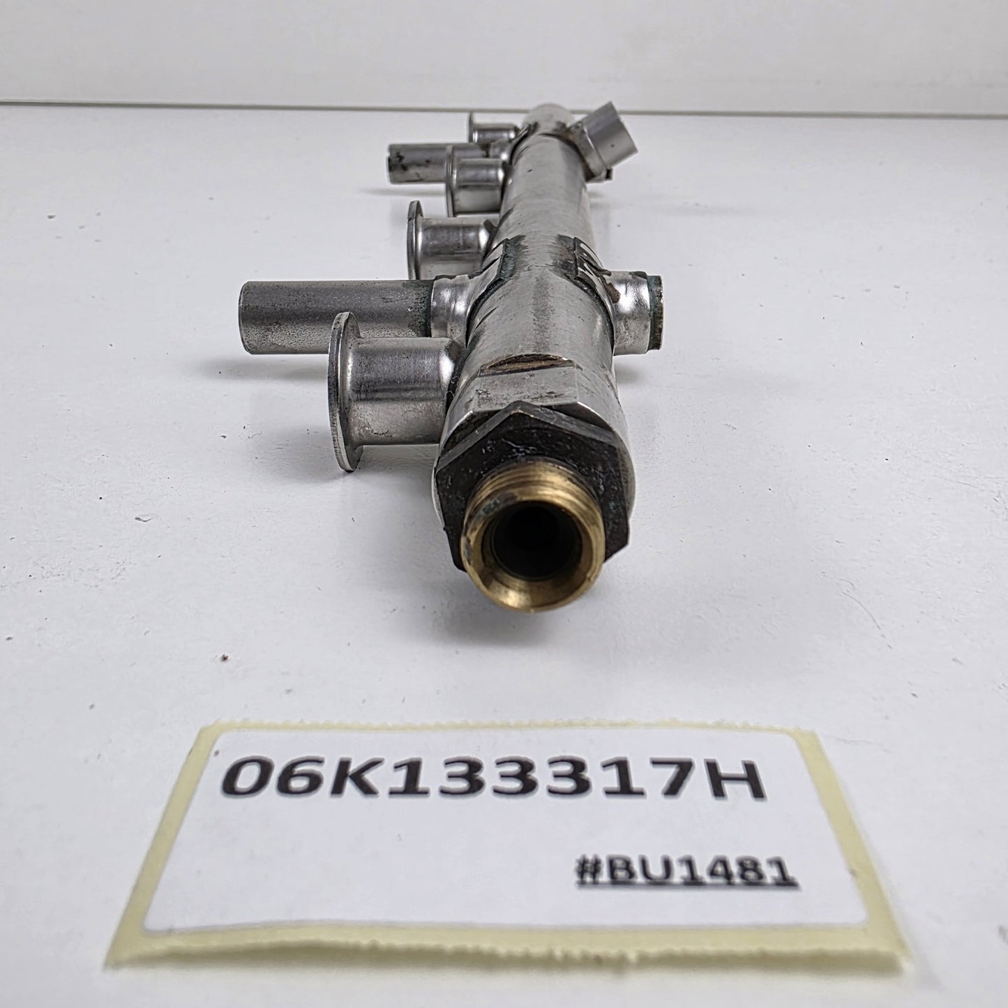 2014-2020 Volkswagen Atlas Fuel Distributor Rail 06K133317H