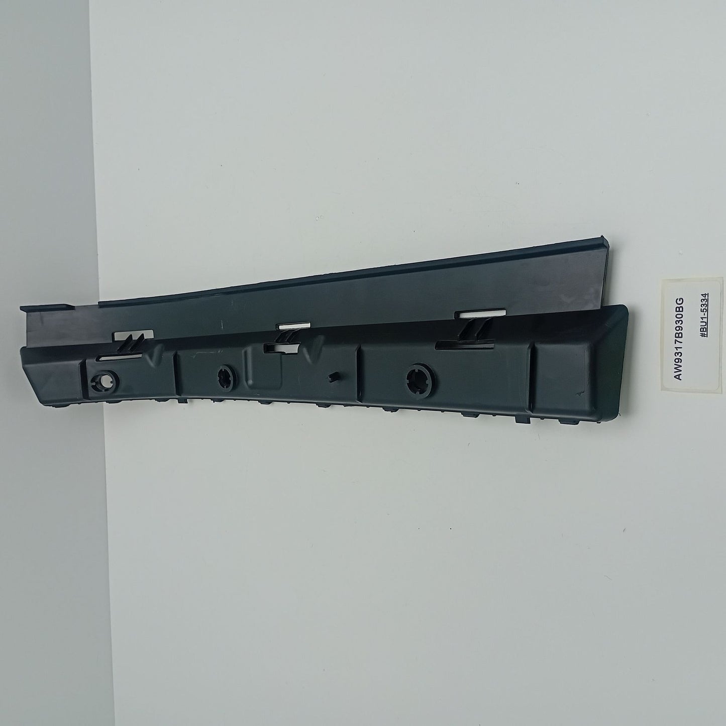 2010-2018 Jaguar XJ Rear Right Bumper Mounting Bracket AW9317B930BG