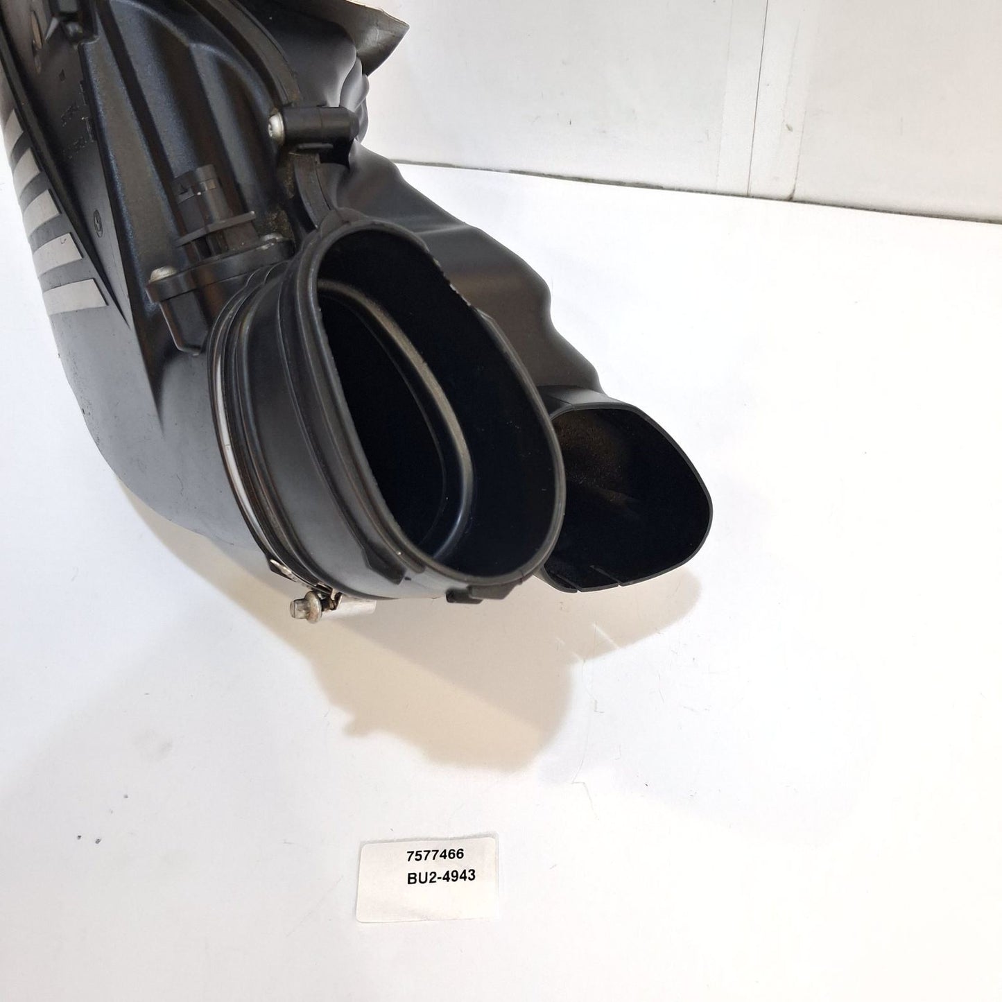 2010-2013 BMW 650i Air Intake Cleaner Filter Housing Box Right 7577466