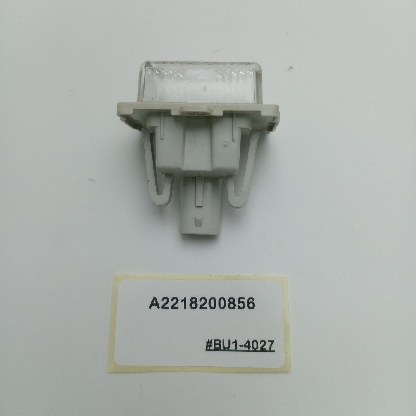 2014-2016 Mercedes-Benz E350 LICENSE PLATE LAMP A2218200856