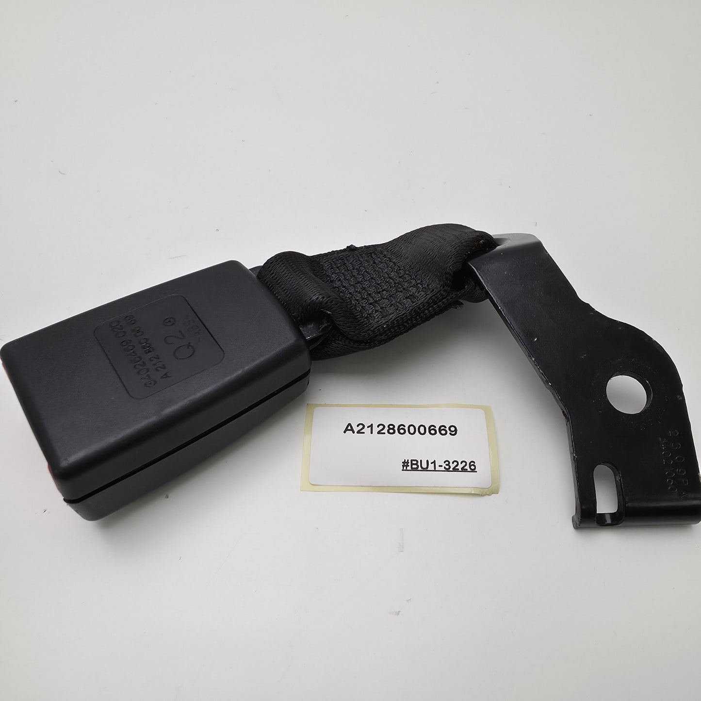 2010-2016 Mercedes-Benz E550 Seat Belt Buckle Right & Middle Rear A2128600669