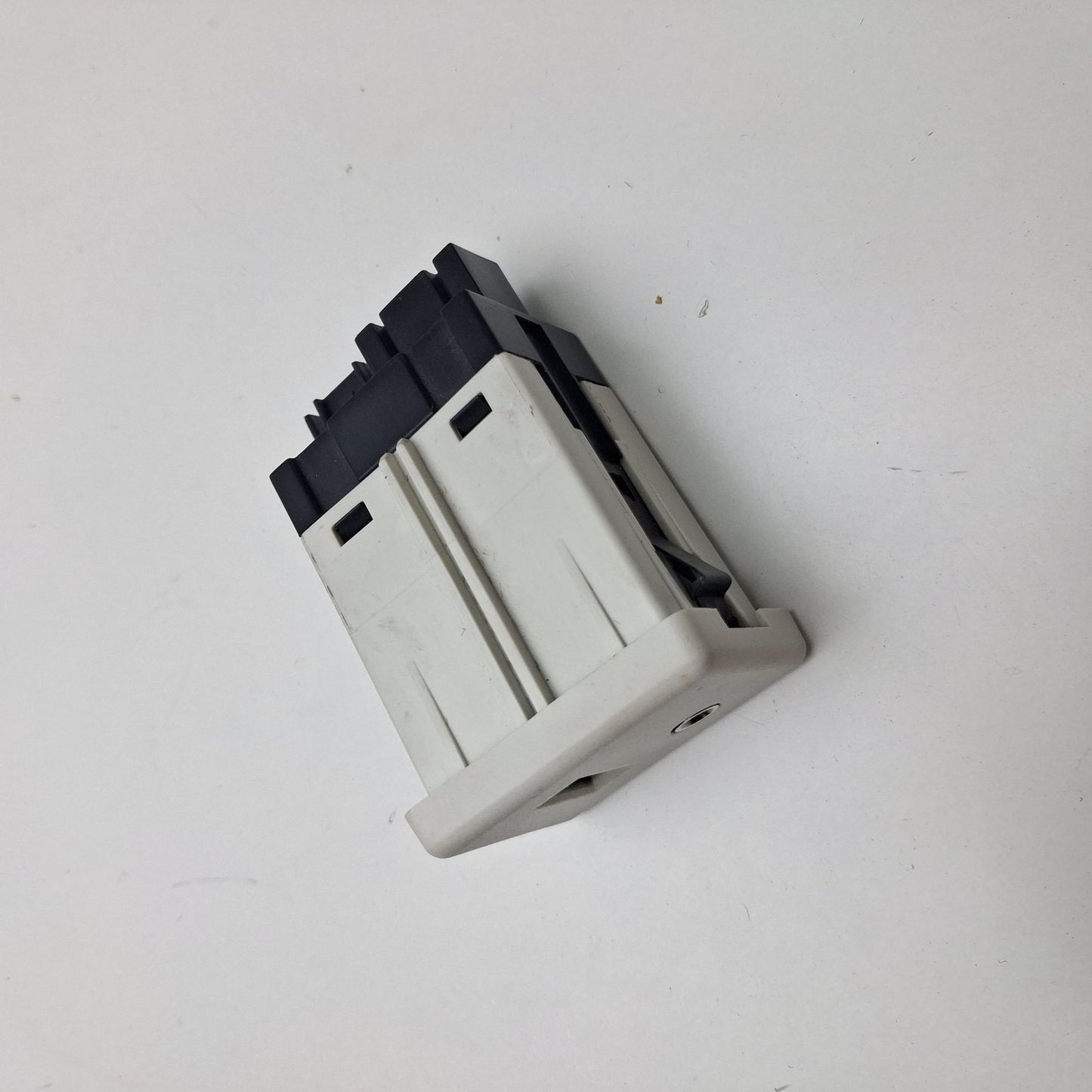 2016-2020 Chevrolet Impala Multimedia USB & AUX Port 13582668