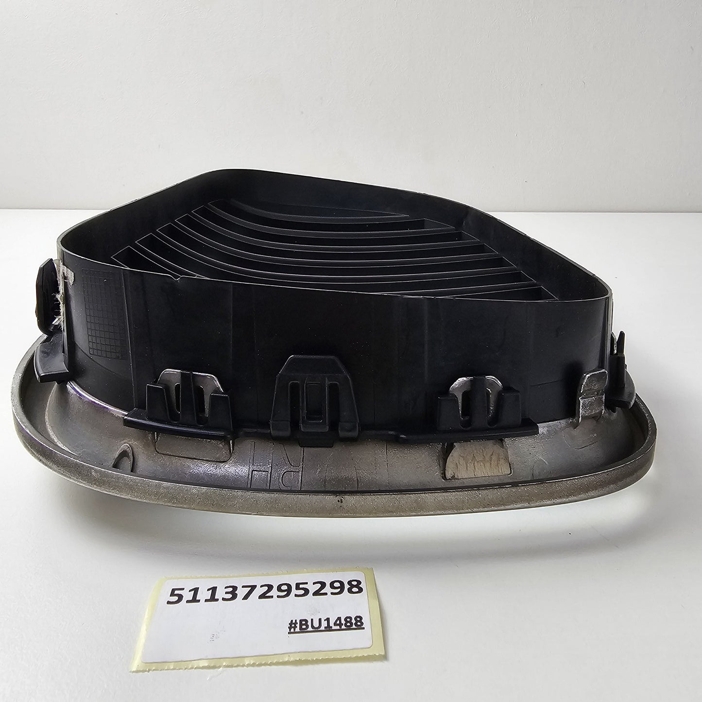 2013-2015 BMW 5 Series F10/F11 Front Right Upper Radiator Grille 51137295298