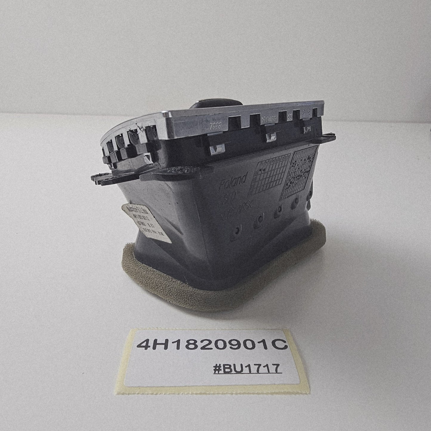 2013-2015 Audi A8 D4 Dashboard Air Vent 4H1820901C