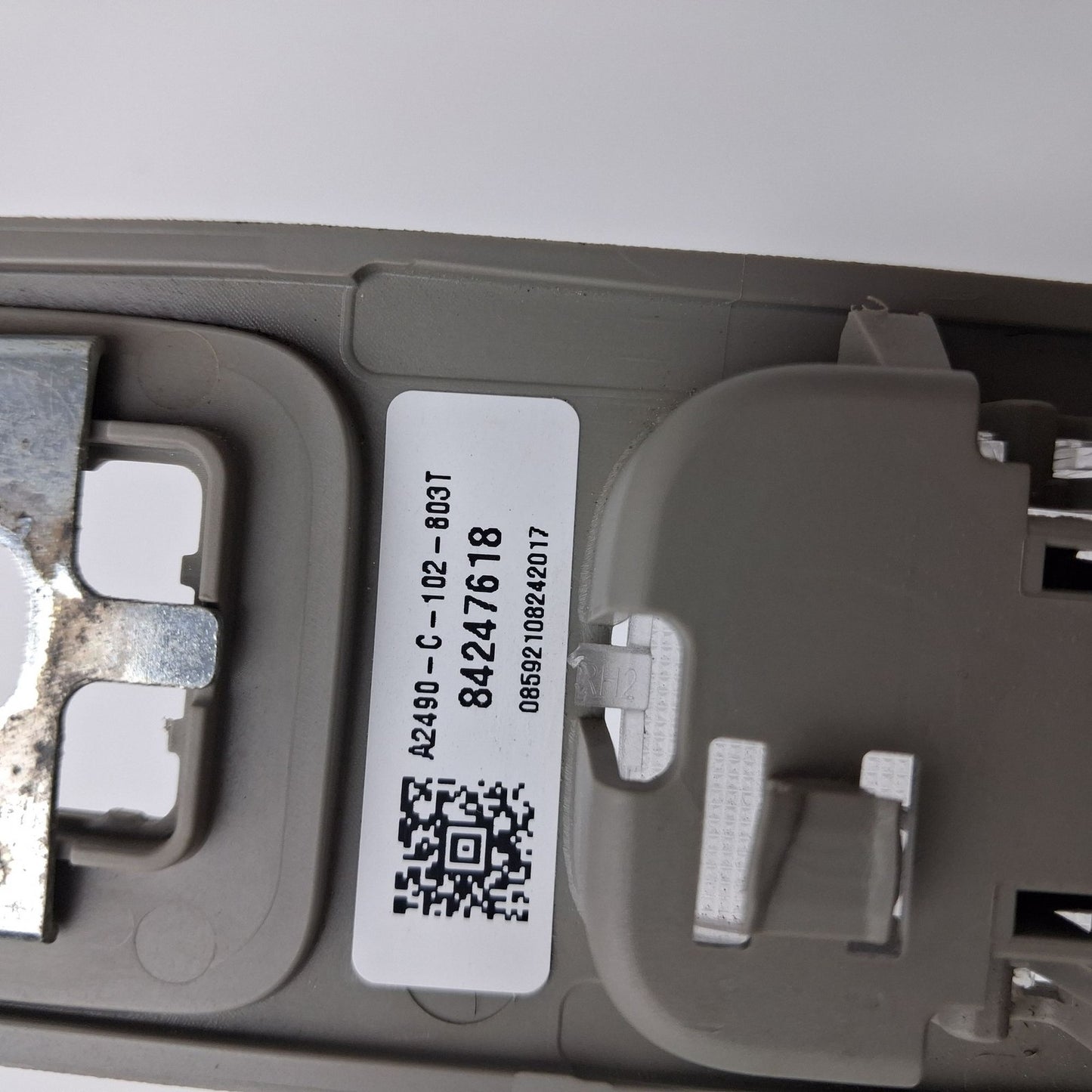 2018-2019 Cadillac XT4 Light Platinum Passenger Roof Rail Reading Lamp 84247618