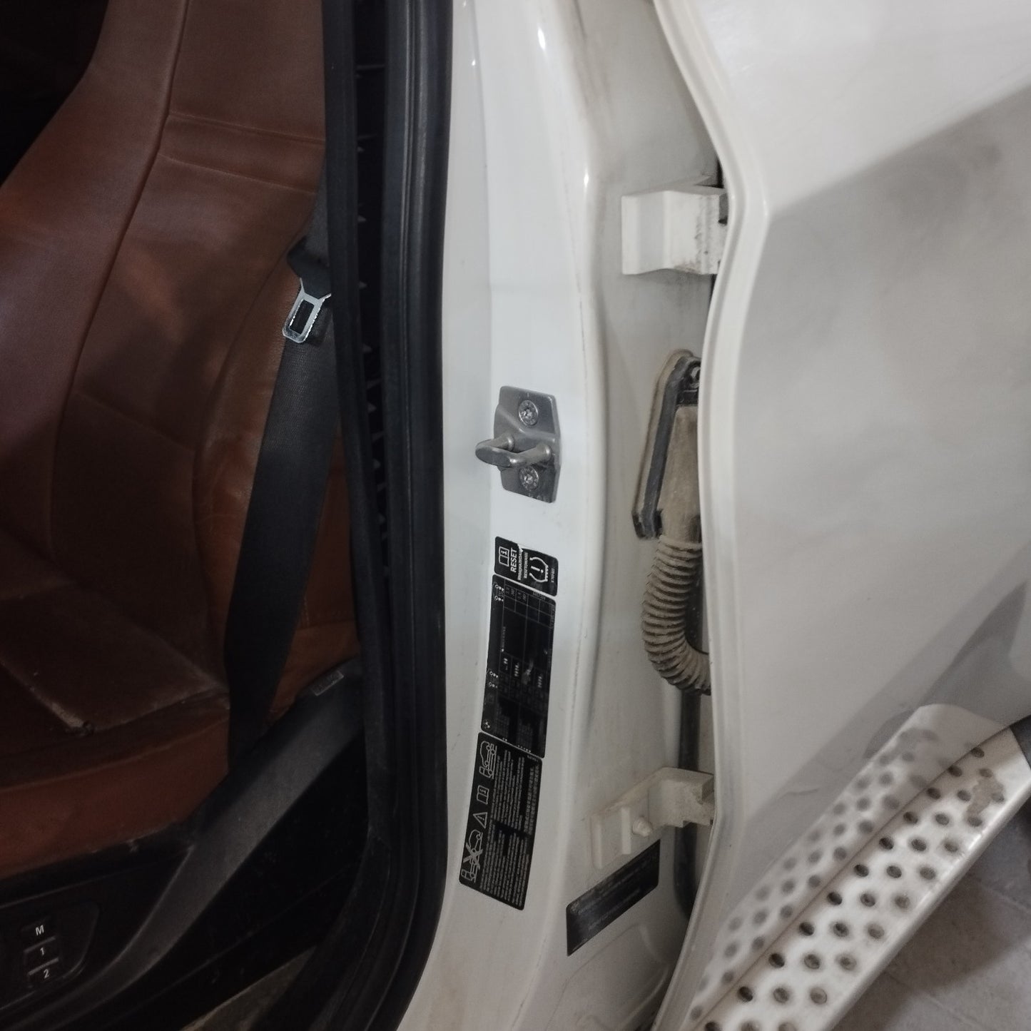 2012 BMW X6 Left & Right Upper Front Door Hinges – Used OEM