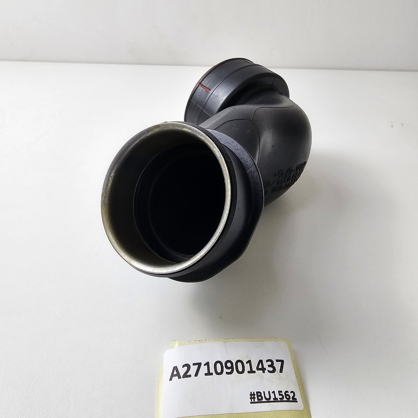 2004 Mercedes-Benz C-Class (W203) INTAKE AIR HOSE PIPE A2710901437