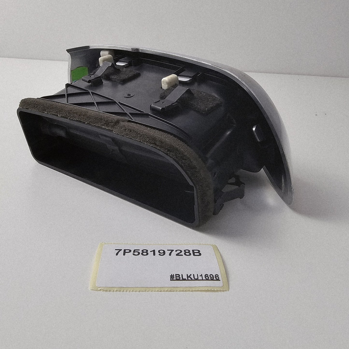 2011-2016 Porsche Cayenne 958 Center Dash Air Vent Right 7P5819728B