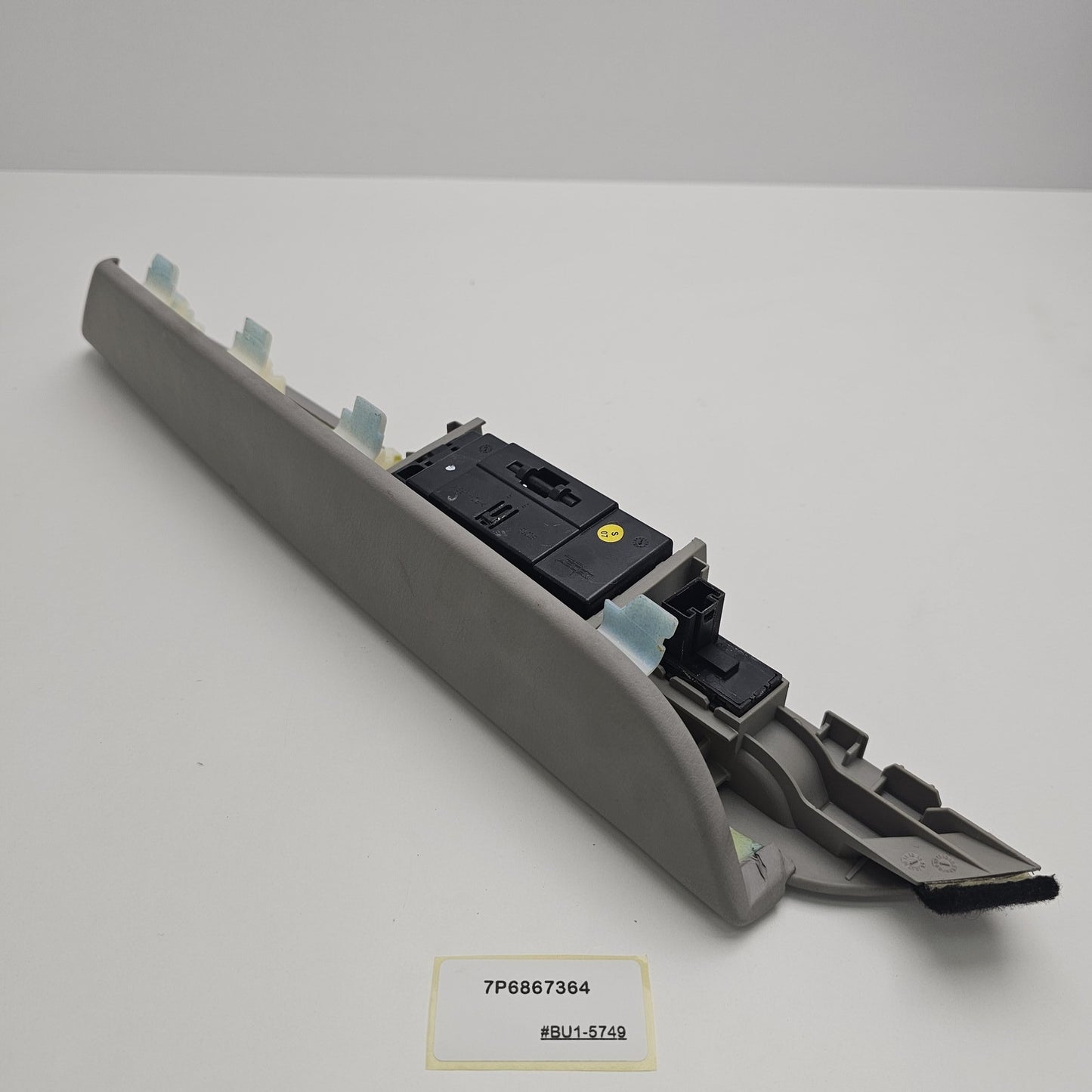 2011-2018 Volkswagen Touareg Rear Right Door Armrest Switch Trim 7P6867364