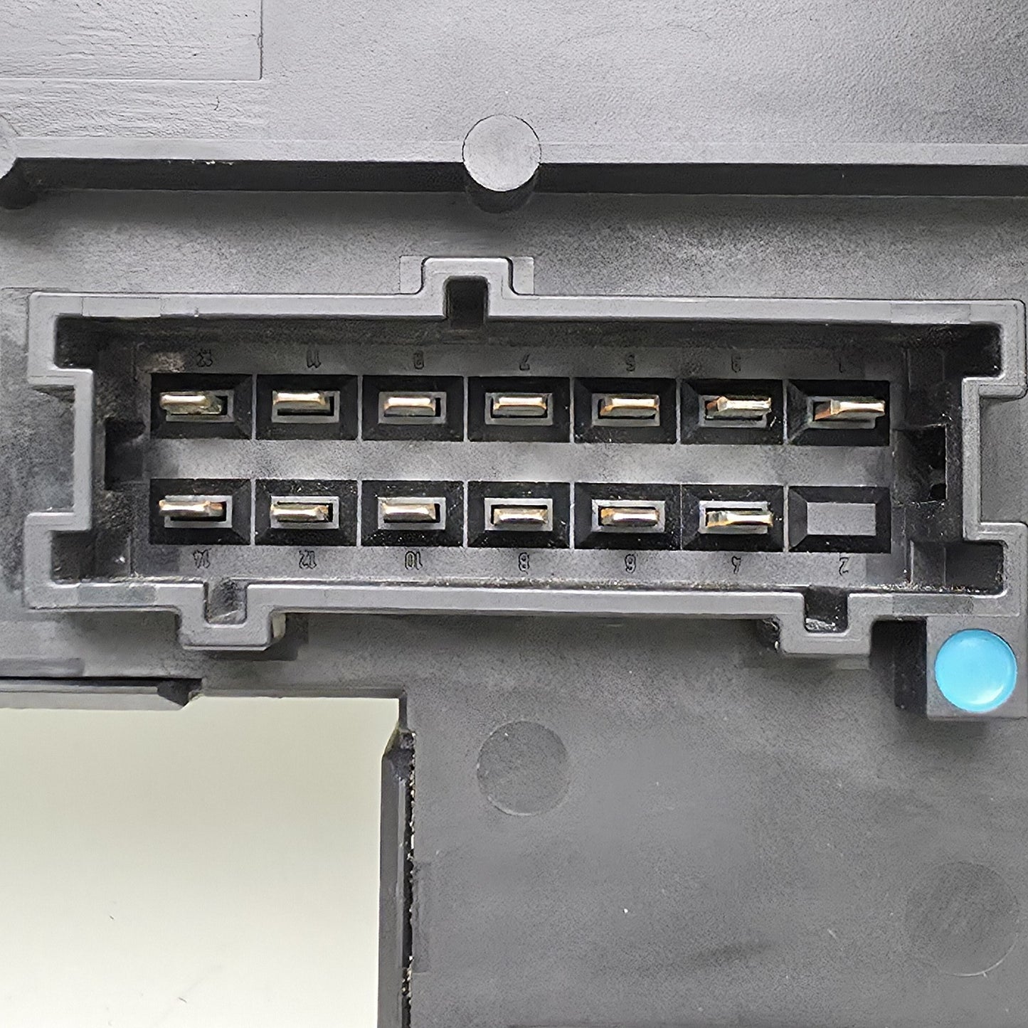 2008-2015 Mercedes-Benz GLK-Class Fuse Box Junction Box 017187811
