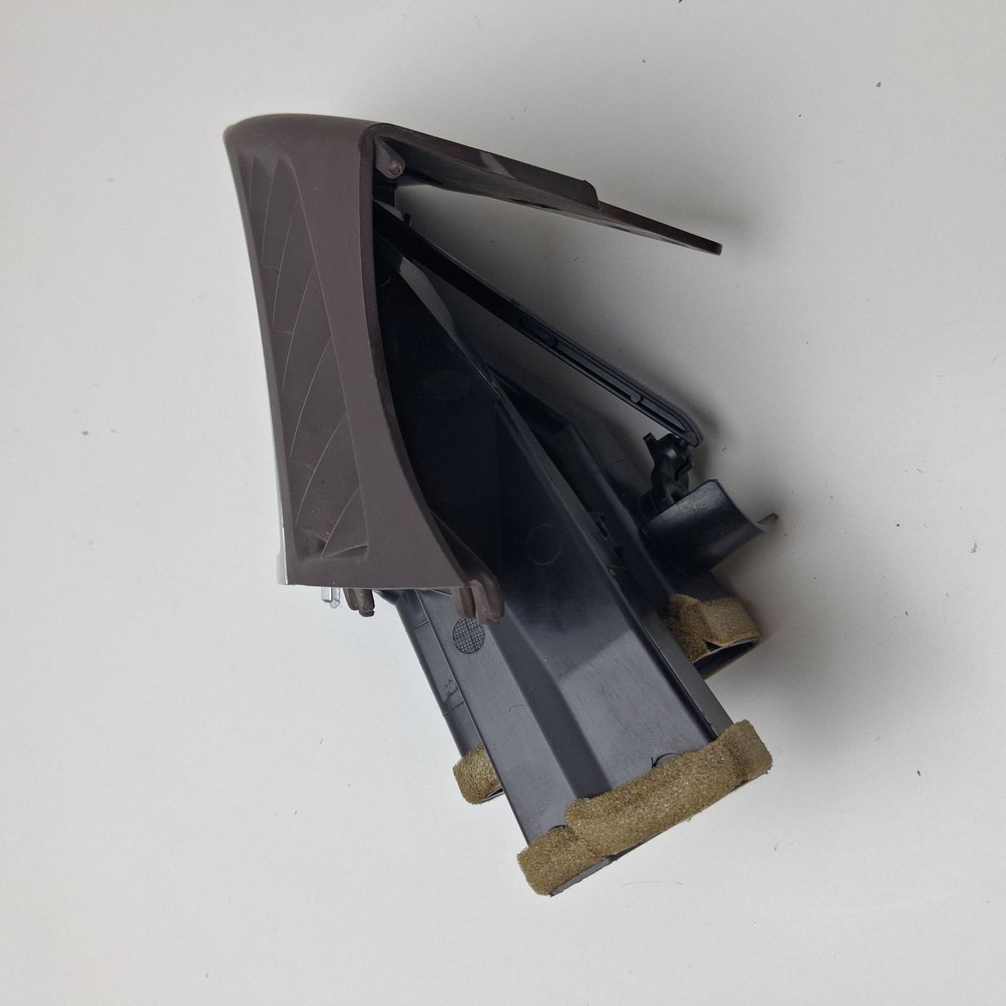 2010-2014 Cadillac SRX Left Driver Side Dash AC Air Vent 15894308
