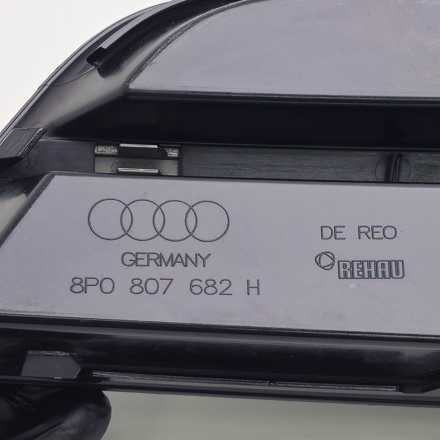 2008-2012 Audi A3 Air guide grille black-glossy 8P0807682H