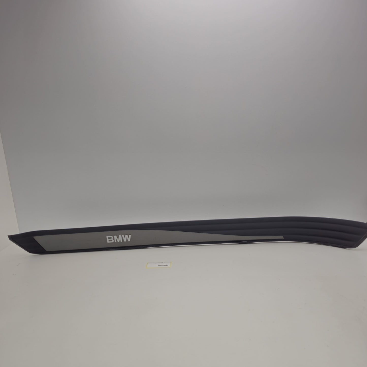 2004-2010 BMW E60 FRONT LEFT DOOR SILL TRIM 7034303