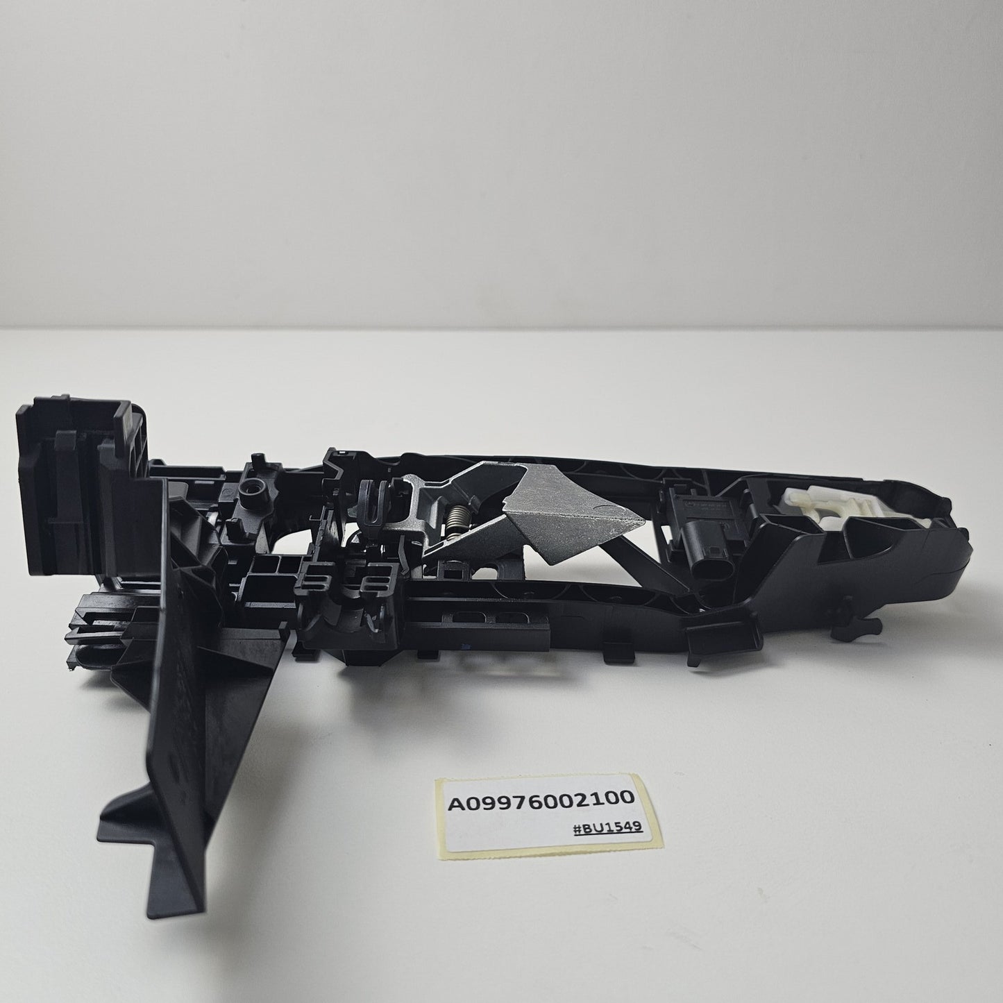 2015-2017 Mercedes-Benz GLC Door Handle Bracket Left A0997602100