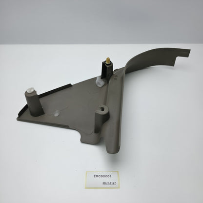 2005 Land Rover LR3 Front Right Side Lower Kick Panel EMC500301
