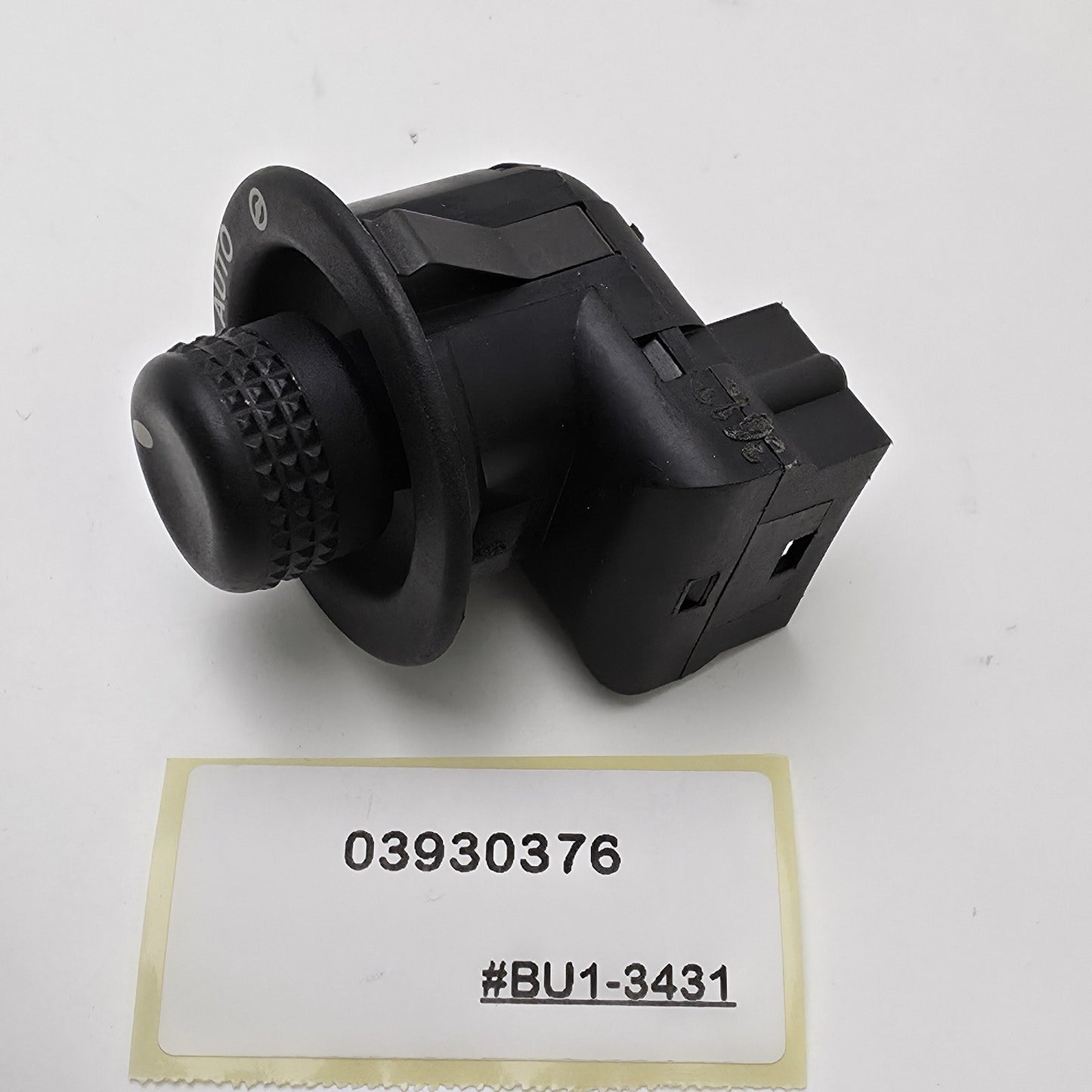 2004-2009 Land Rover Discovery 3 Steering Wheel Adjust Switch 03930376