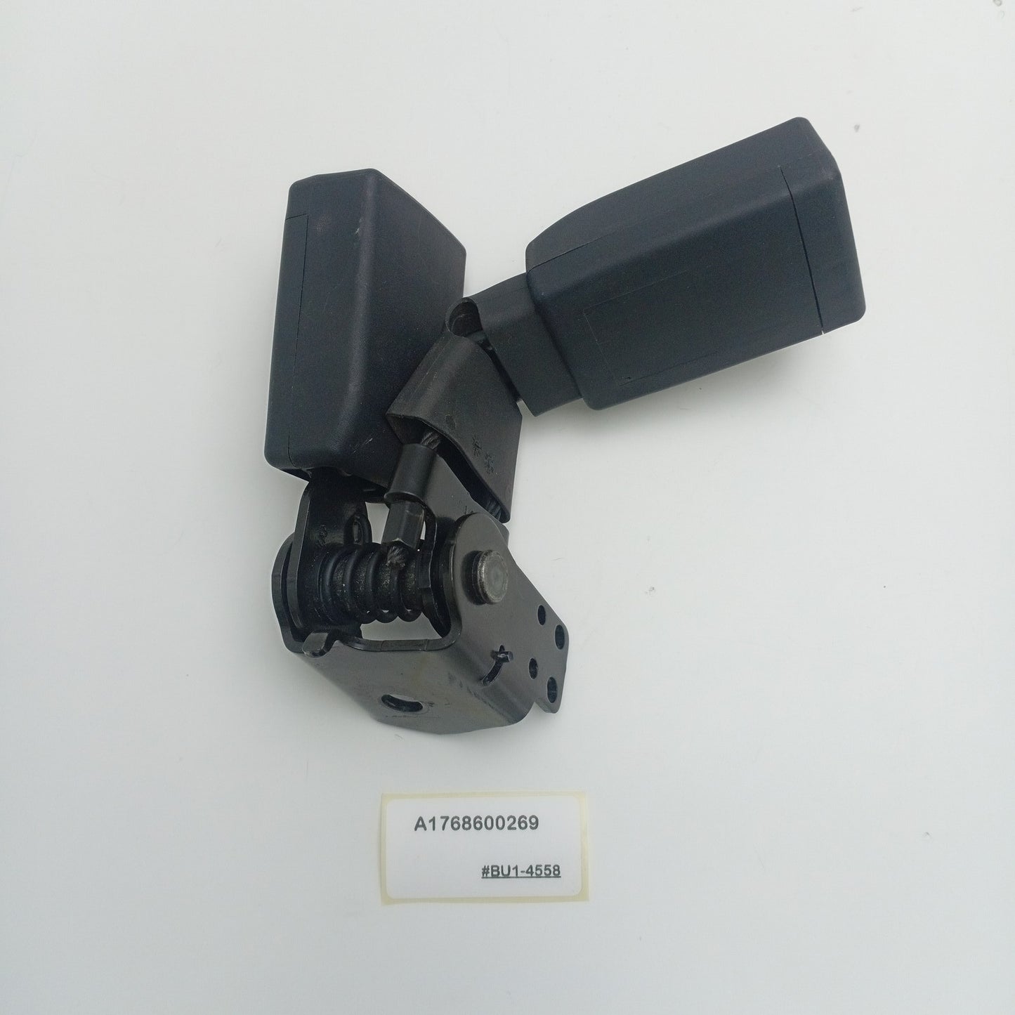 2014-2020 MERCEDES-BENZ GLA Rear Middle Seat Buckle A1768600269