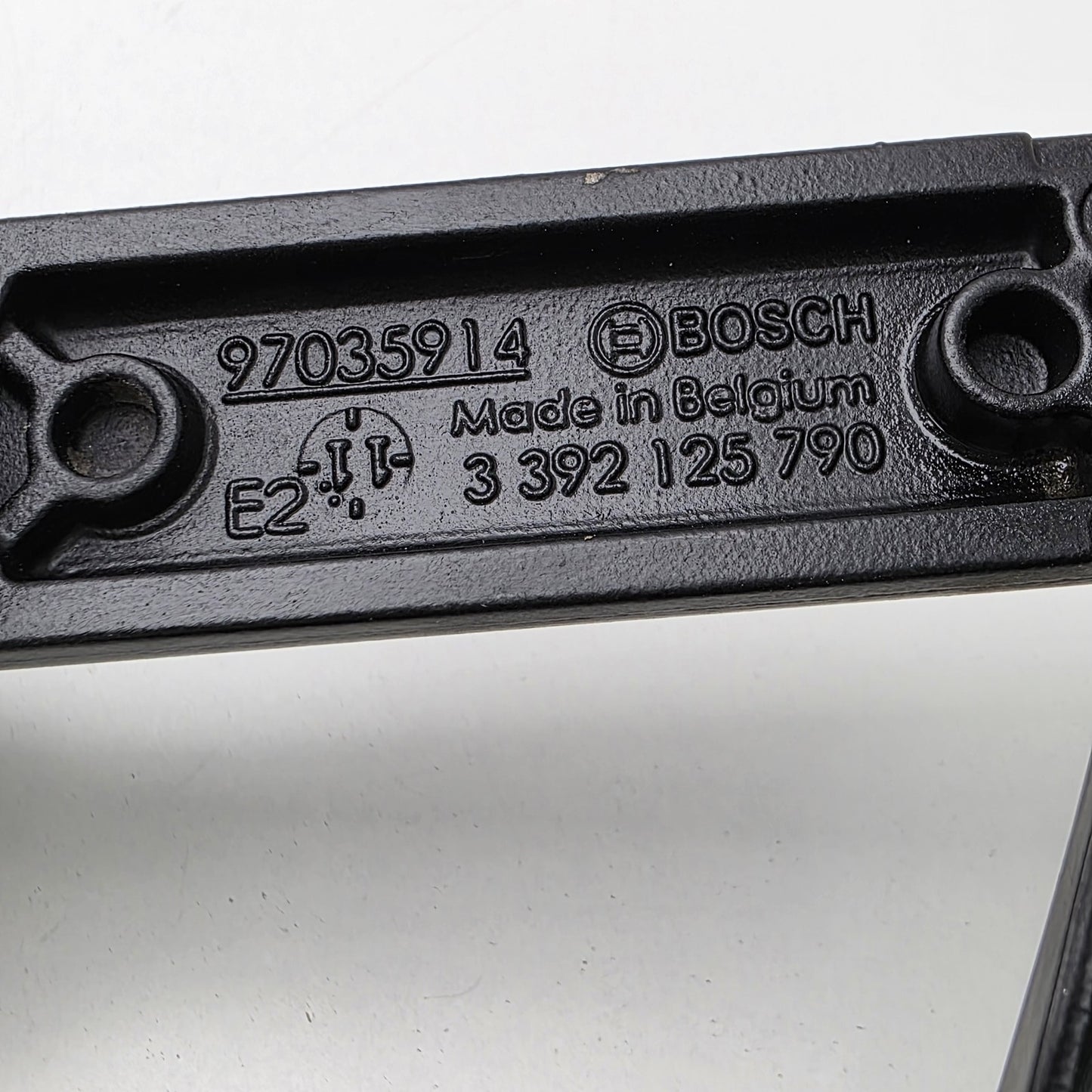 2011-2018 Volkswagen Touareg Front Right Wiper Arm 7P0955410B