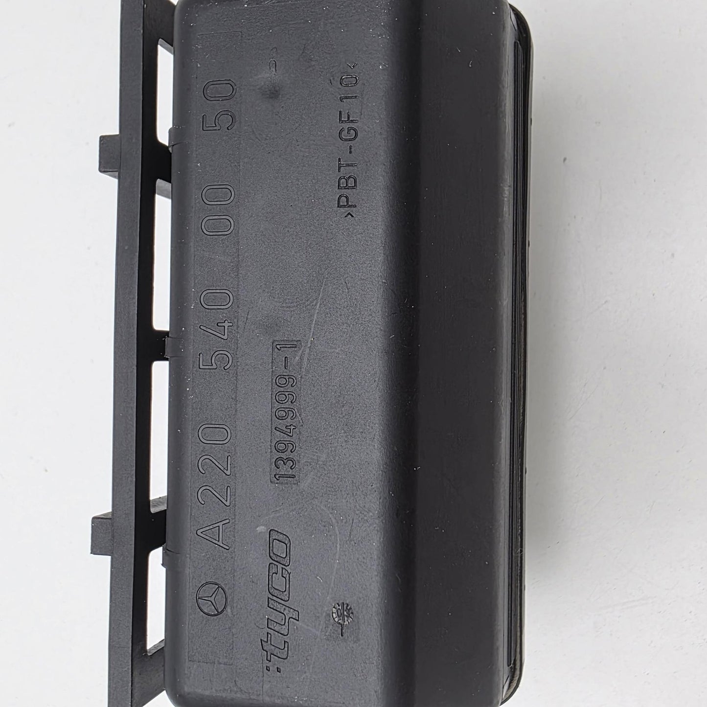 2000-2006 Mercedes-Benz CL Front Relay Fuse Box A2205400050