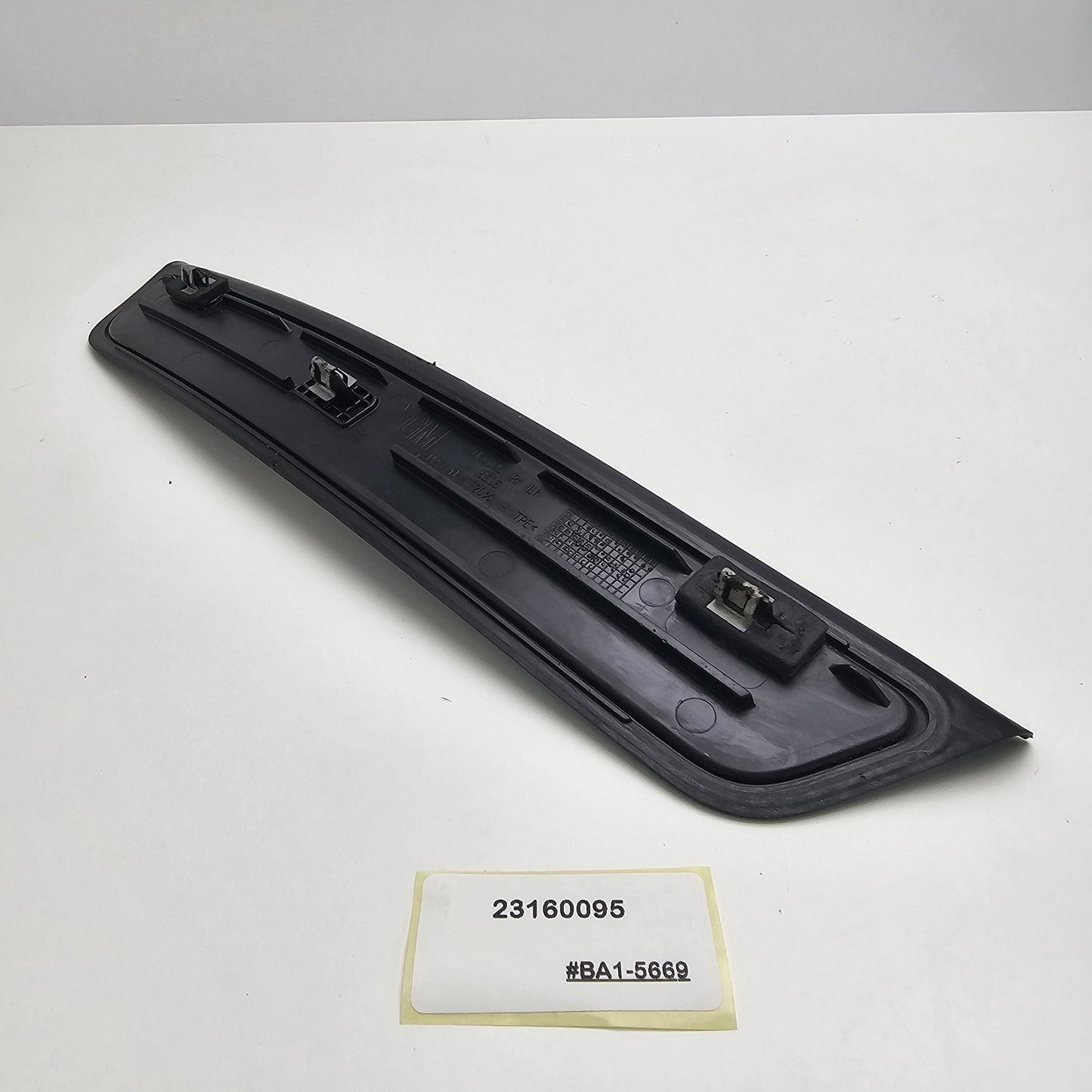 2014-2019 Cadillac CTS Driver Side Rear Door Sill Trim Plate 23160095