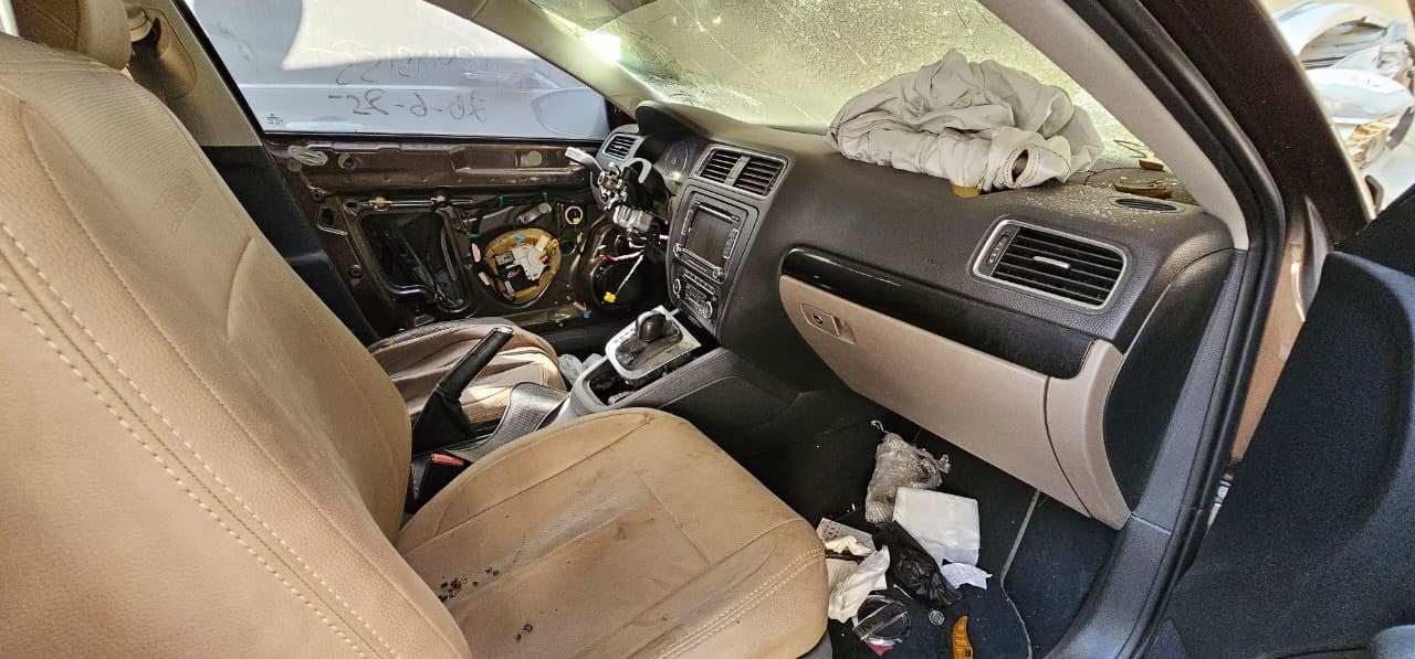 2011–2015 VW Jetta Right Front Door Panel Handle Cover Used OEM 5C7868072