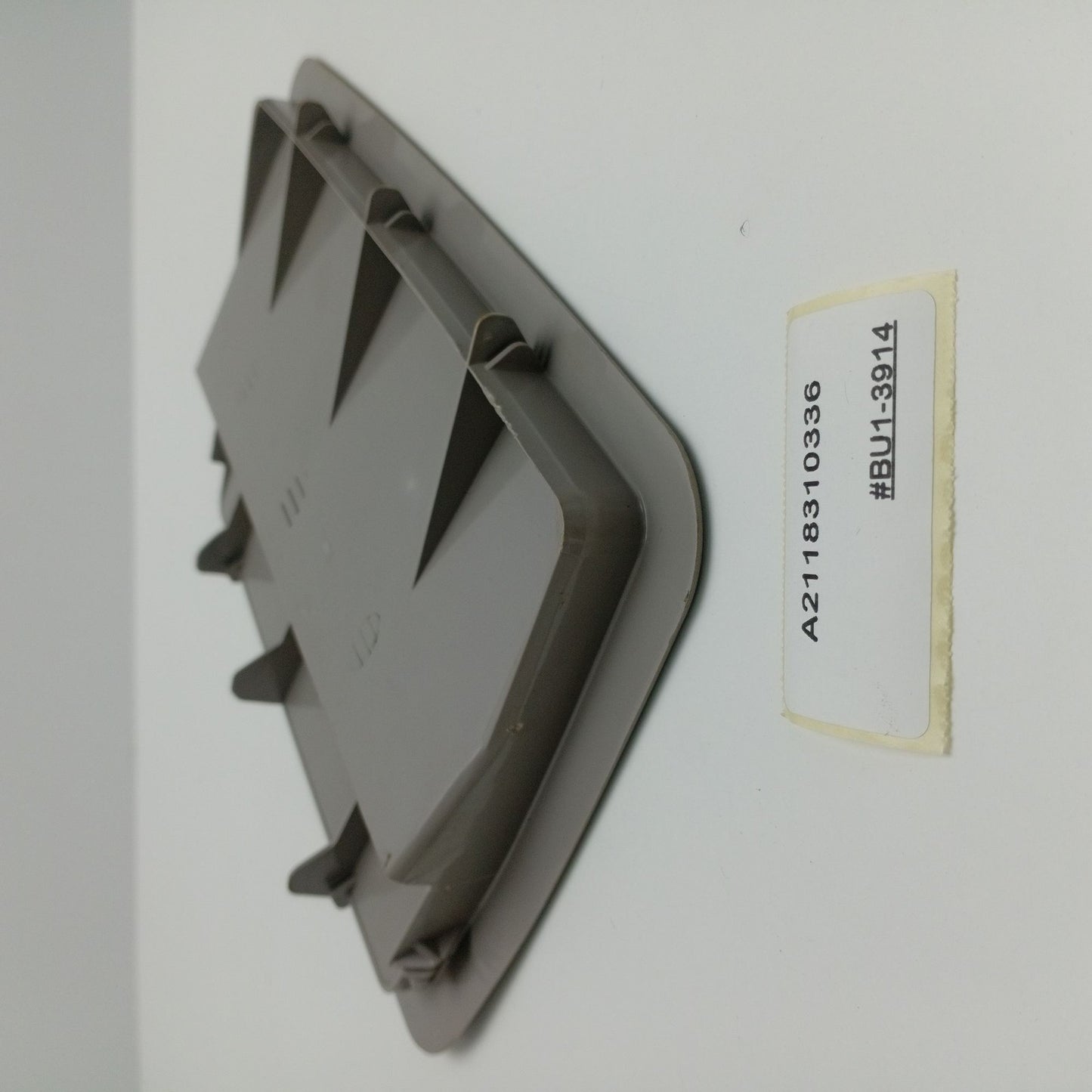 2003-2006 Mercedes-Benz E500 REAR AIR VENT BAFFLE FLOOR TRIM A2118310336
