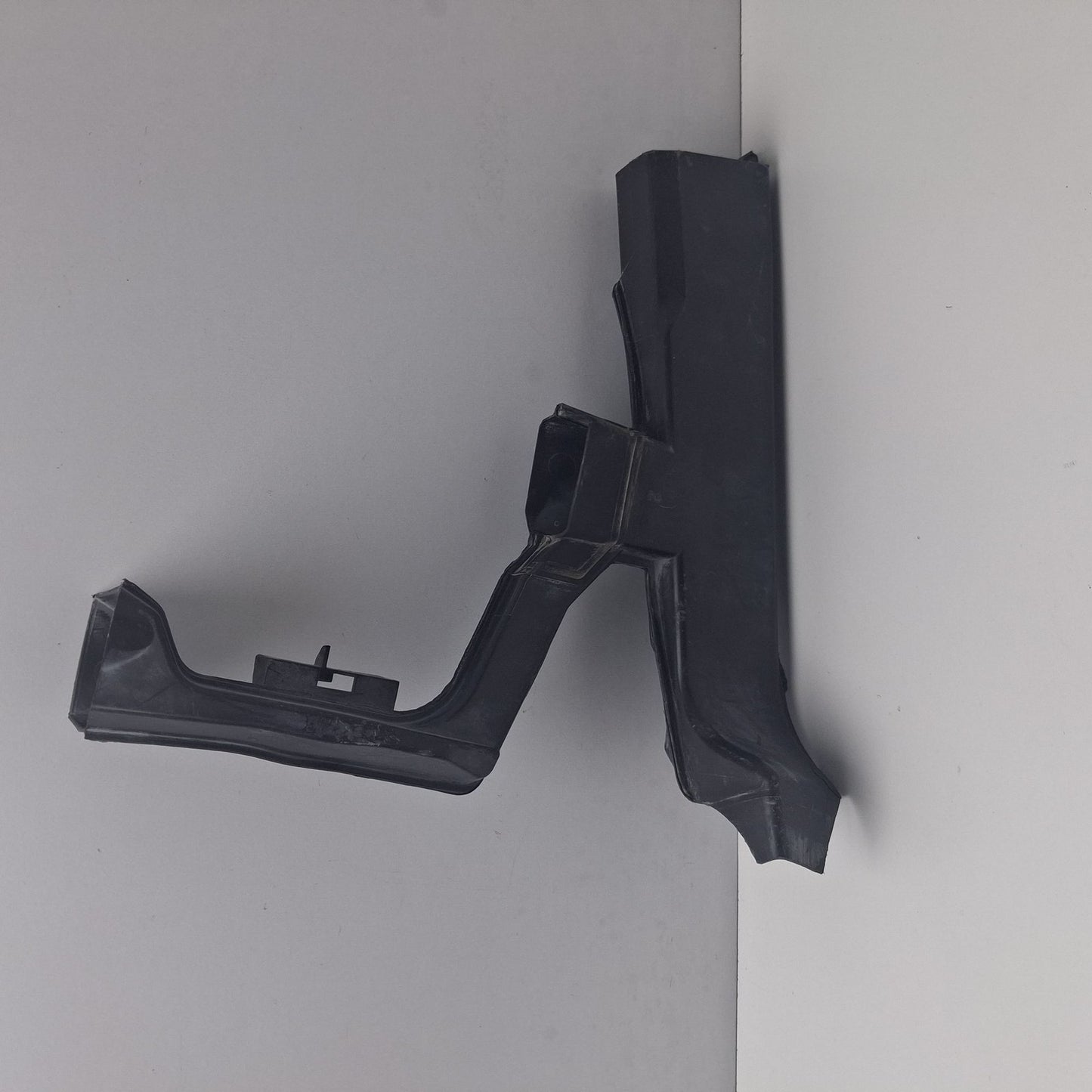 2007-2014 Mercedes-Benz C-Class Stove Duct A2048322025