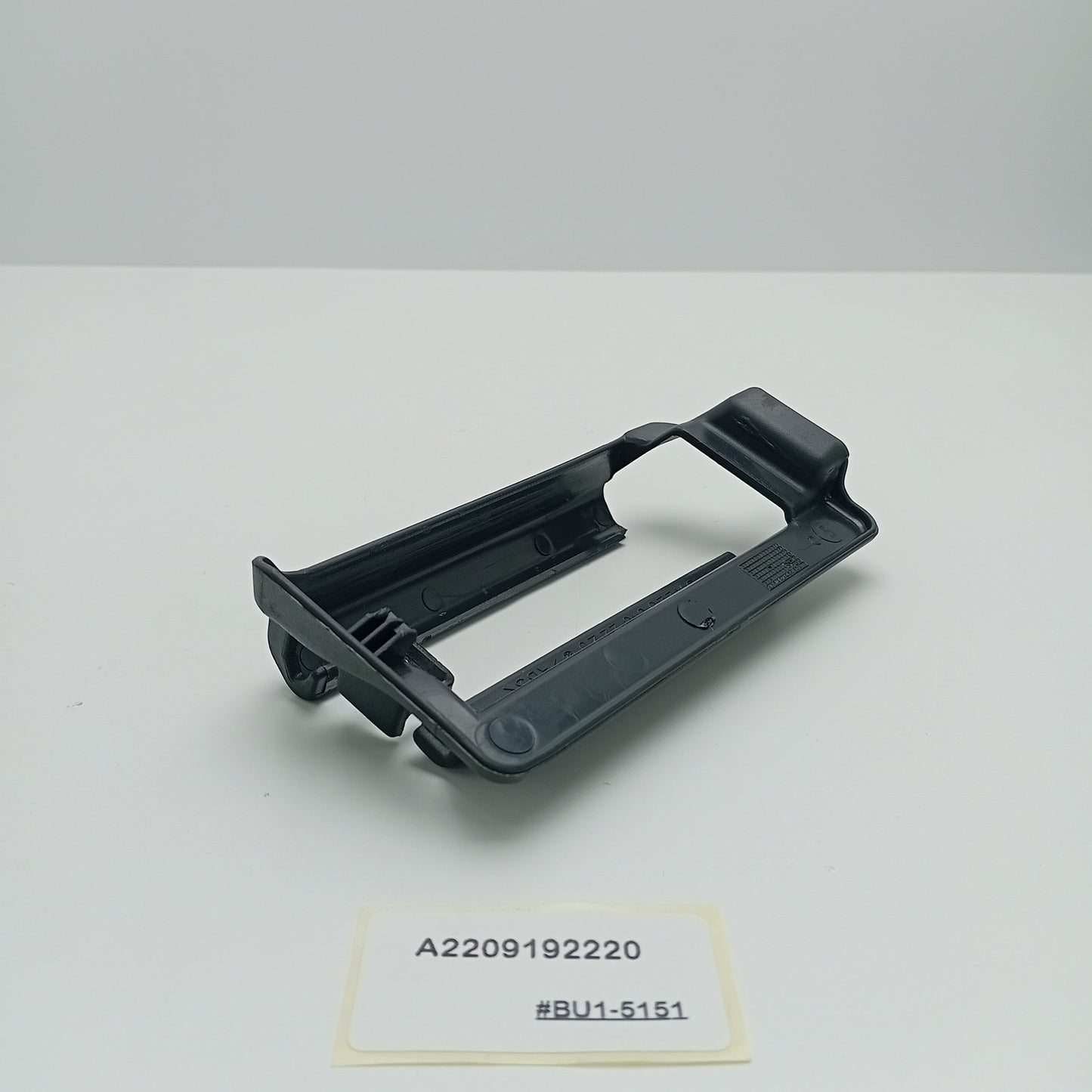 1998-2005 Mercedes-Benz S-Class OUTER REAR COVER SLIDE RIGHT SEAT A2209192220