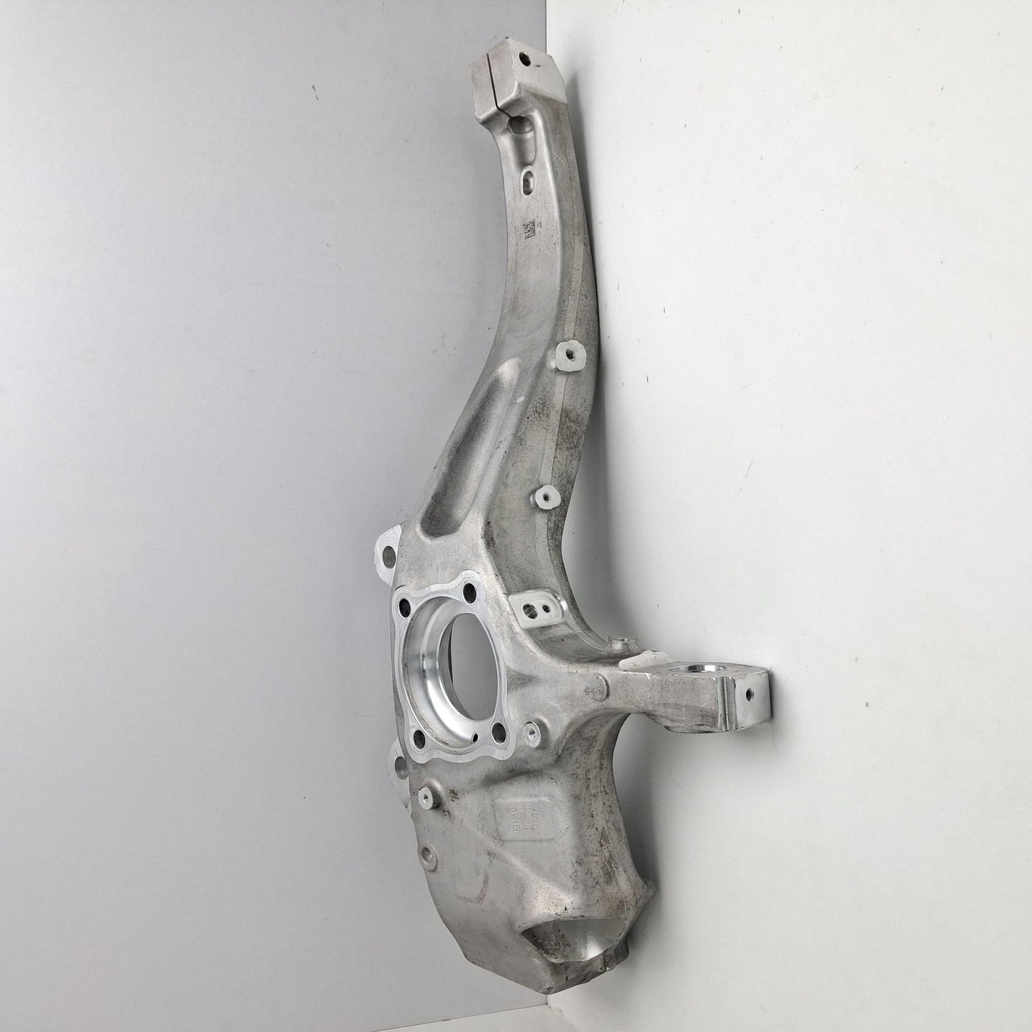2024 Land Rover Defender Front Wheel Hub L8B23K185CA