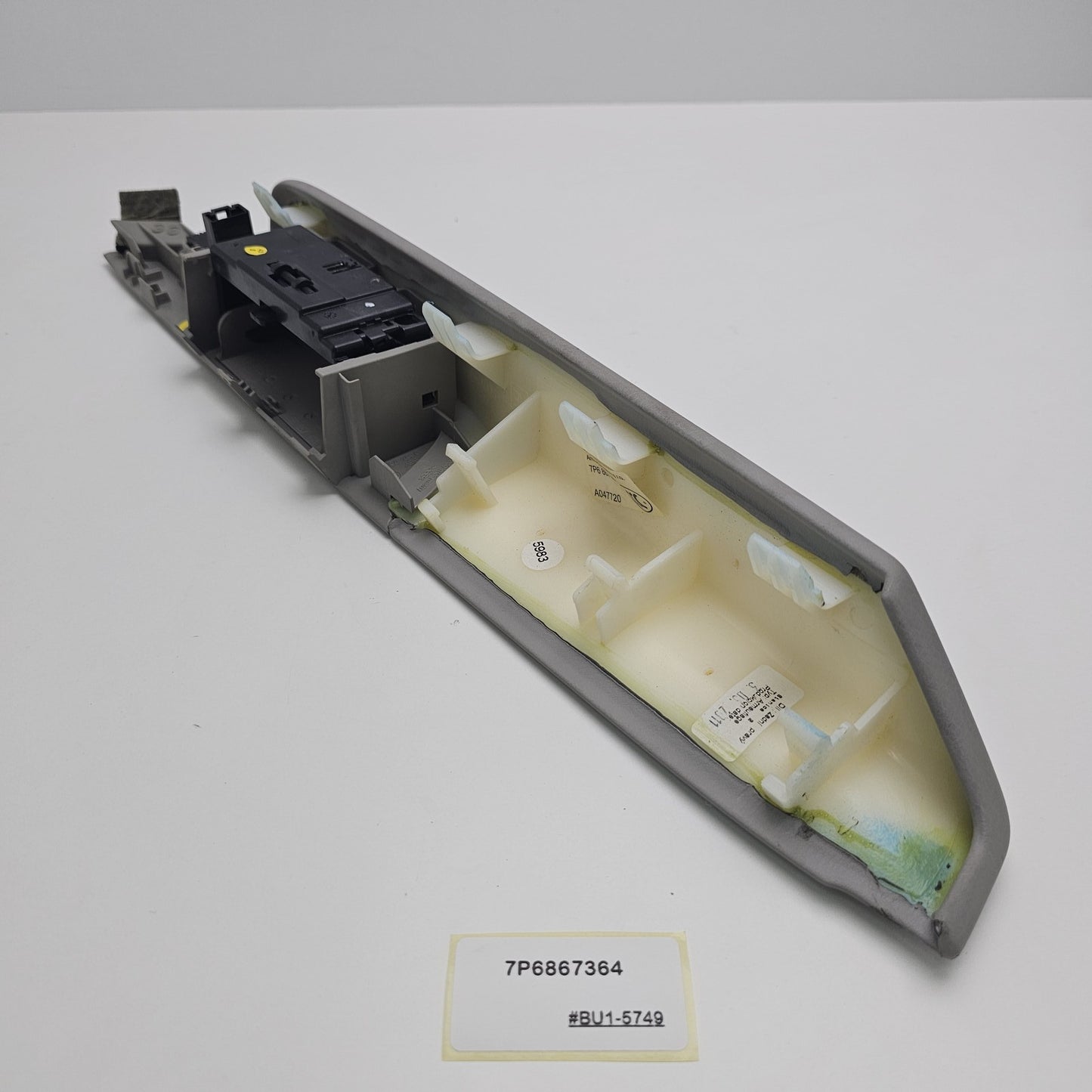 2011-2018 Volkswagen Touareg Rear Right Door Armrest Switch Trim 7P6867364