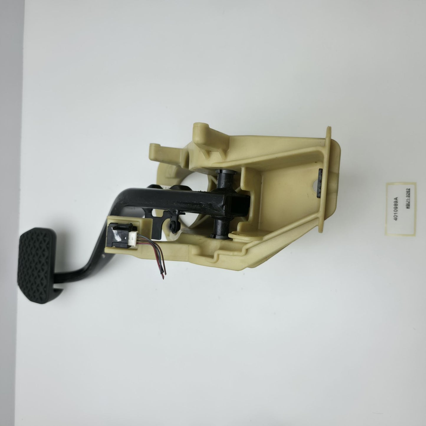 2010-2017 BMW 5 BRAKE PEDAL 4010989A