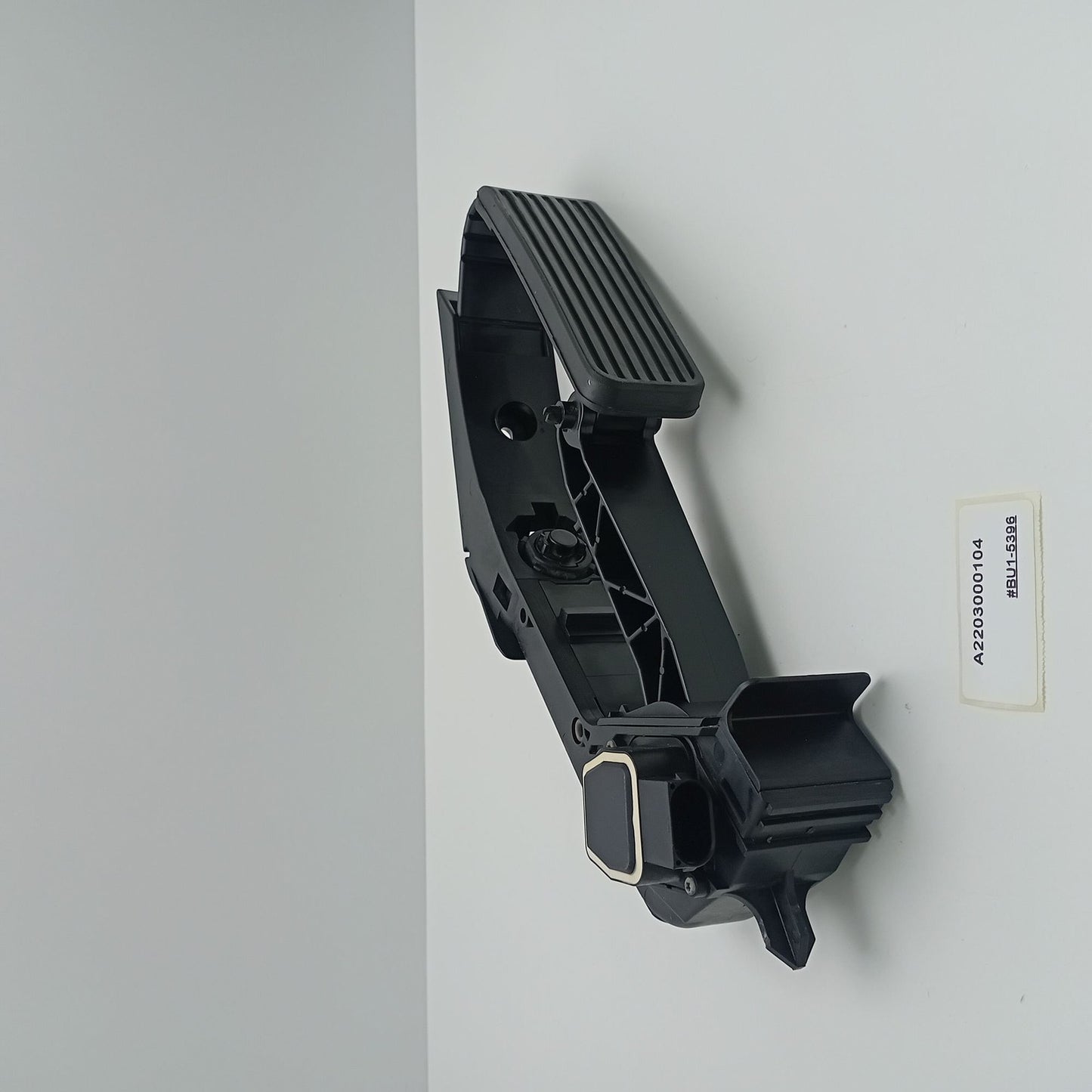 2004-2009 Mercedes-Benz S500 Accelerator Pedal A2203000104