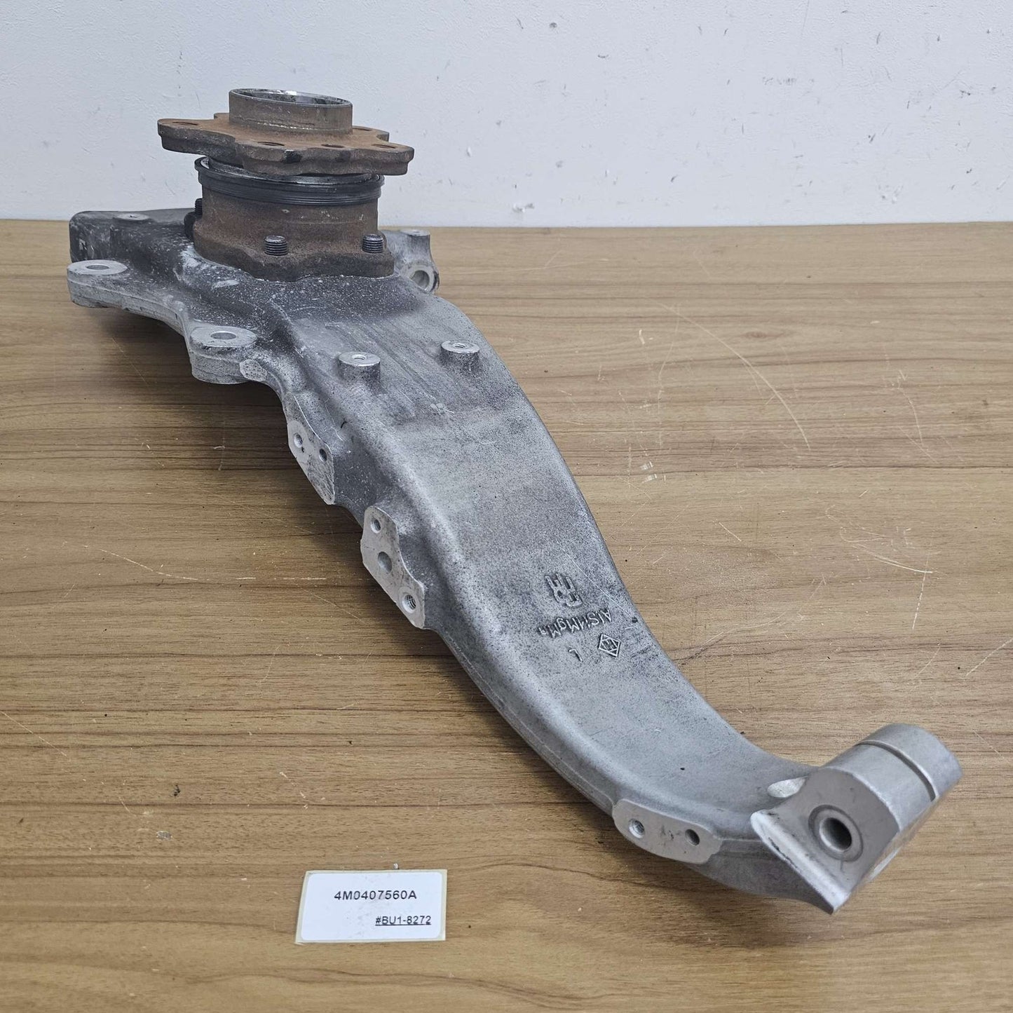 2021 Lamborghini Urus Rotary Fist Front Right 4M0407560A