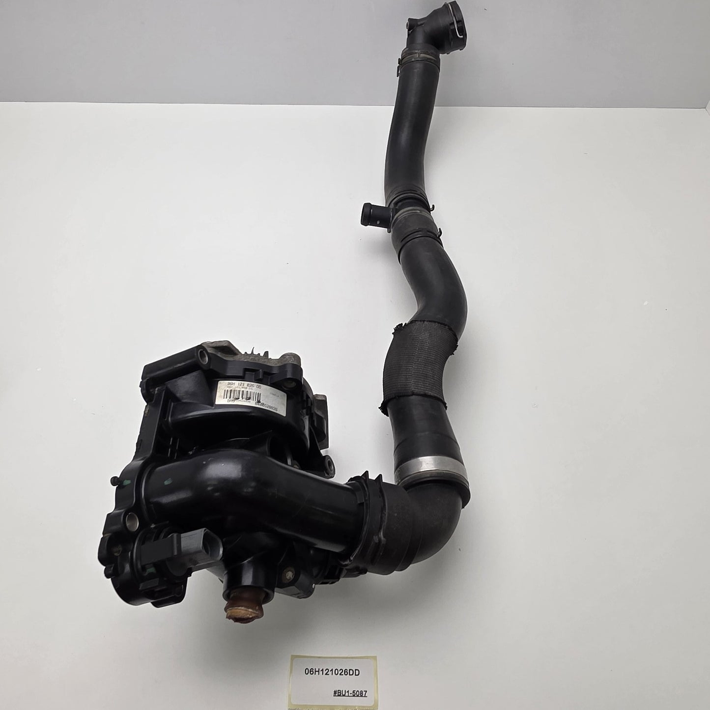2009-2015 Volkswagen Passat Water Pump Assembly 06H121026DD