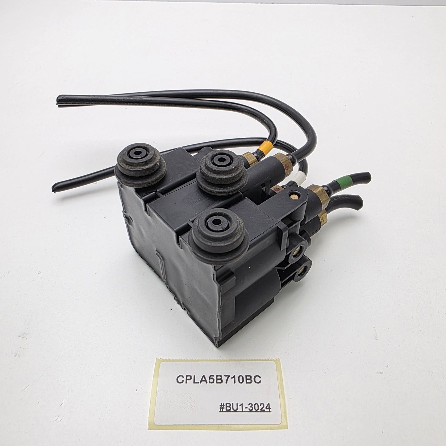 2013-2017 Land Rover Range Rover AIR SUSPENSION VALVE BLOCK CPLA5B710BC