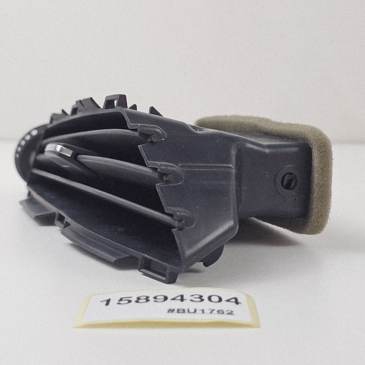 2010-2017 CADILLAC SRX CENTER A/C VENT 15894304