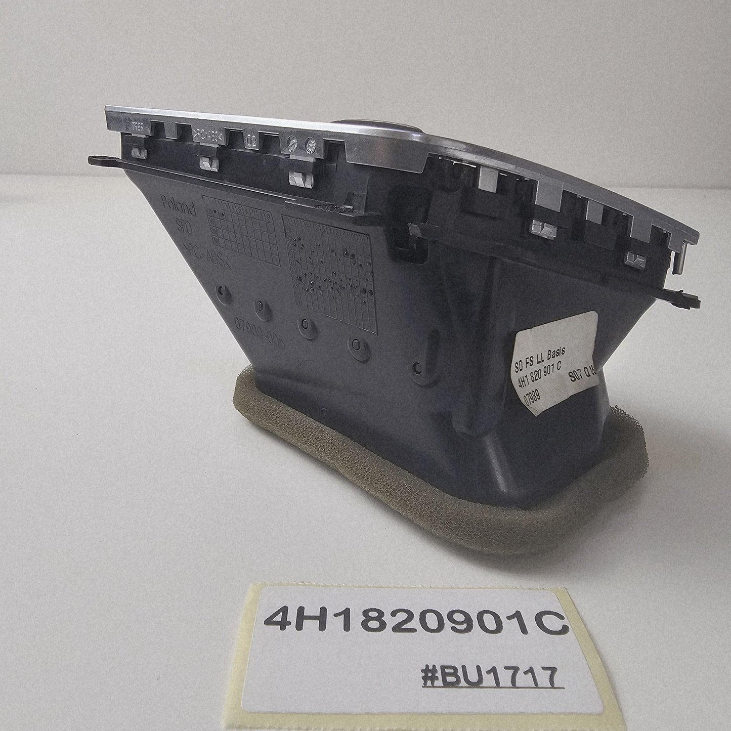 2013-2015 Audi A8 D4 Dashboard Air Vent 4H1820901C