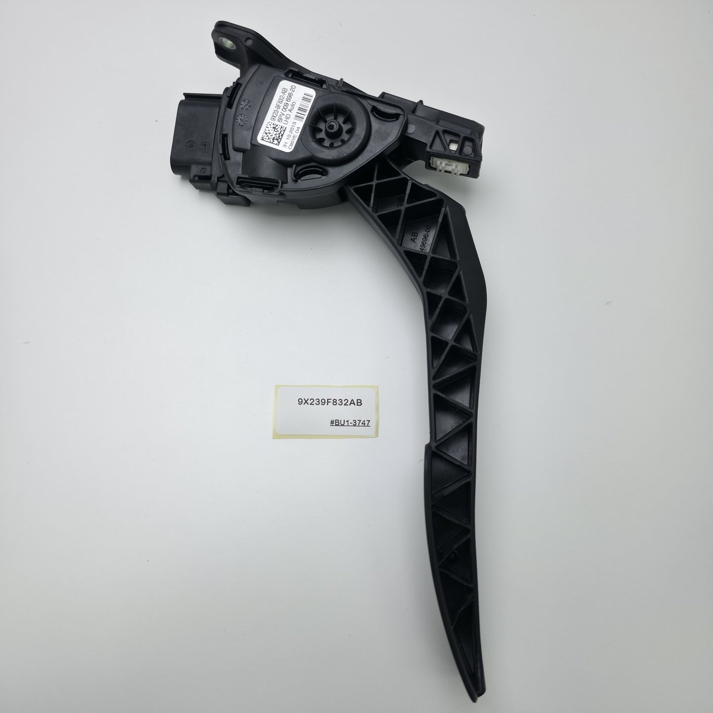 2016-2019 Jaguar XJ ACCELERATOR GAS PEDAL 9X239F832AB