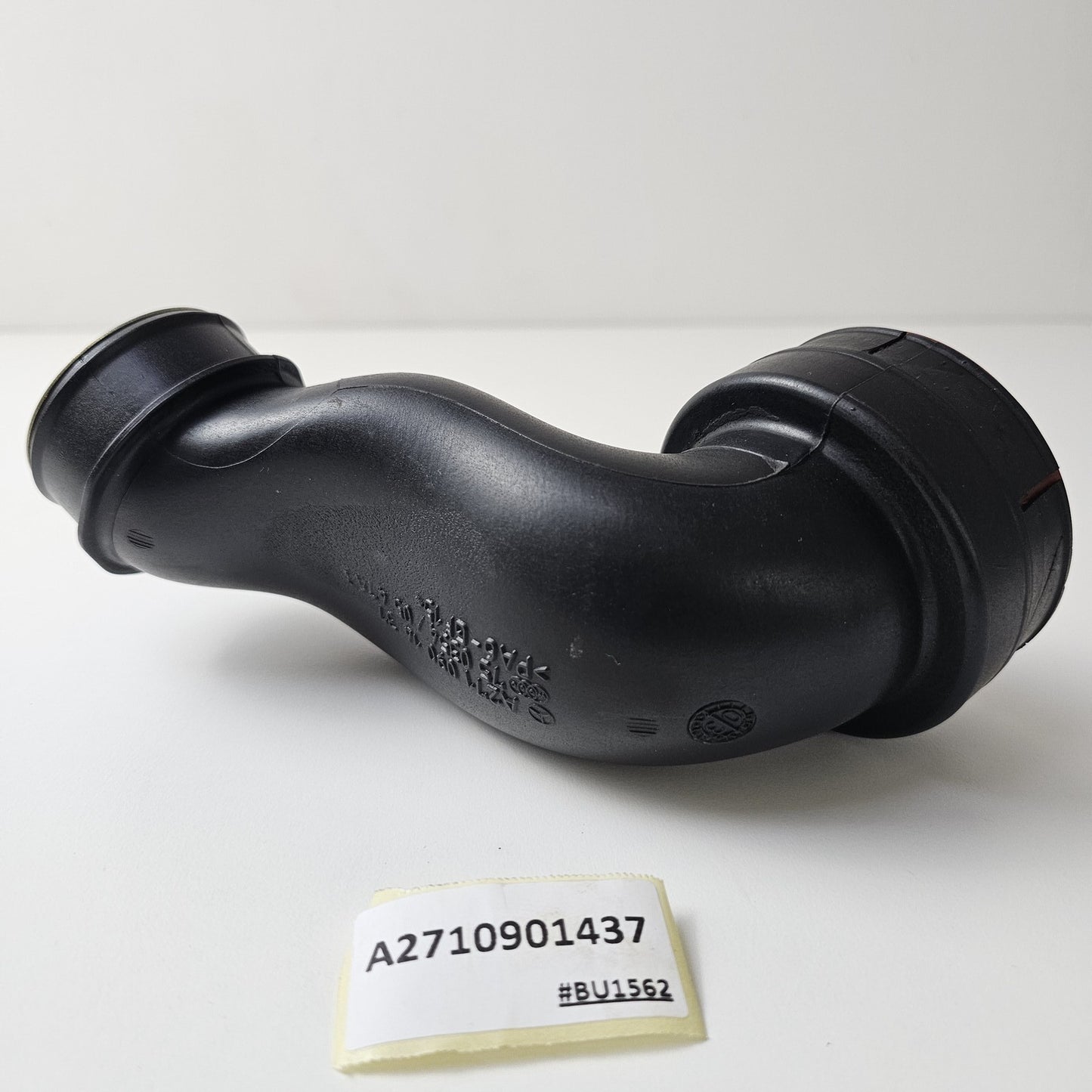 2004 Mercedes-Benz C-Class (W203) INTAKE AIR HOSE PIPE A2710901437