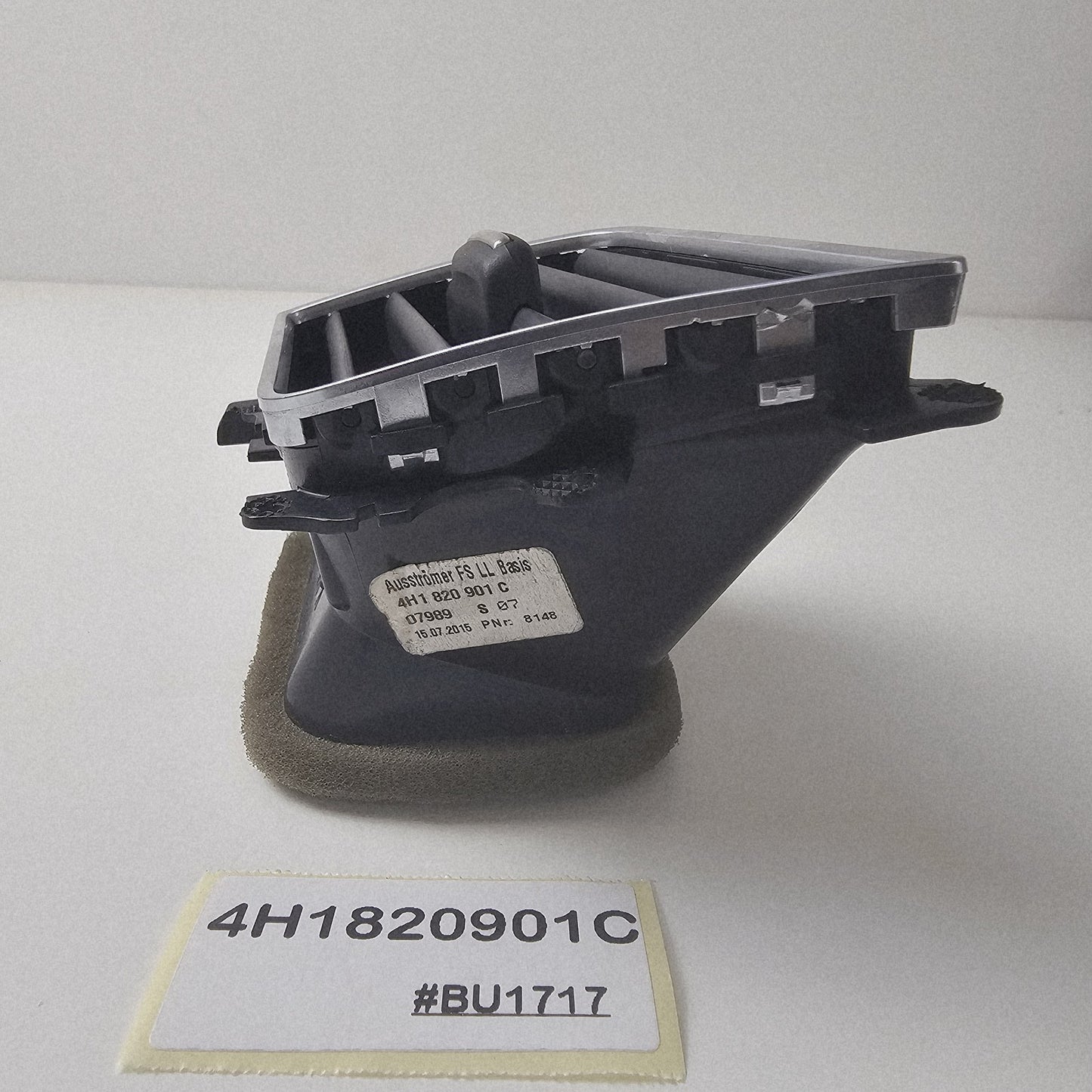 2013-2015 Audi A8 D4 Dashboard Air Vent 4H1820901C